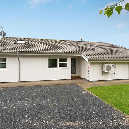 3 Bedroom Beautiful In Holiday home